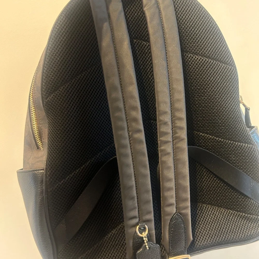 Backpack - Picture 6 of 8